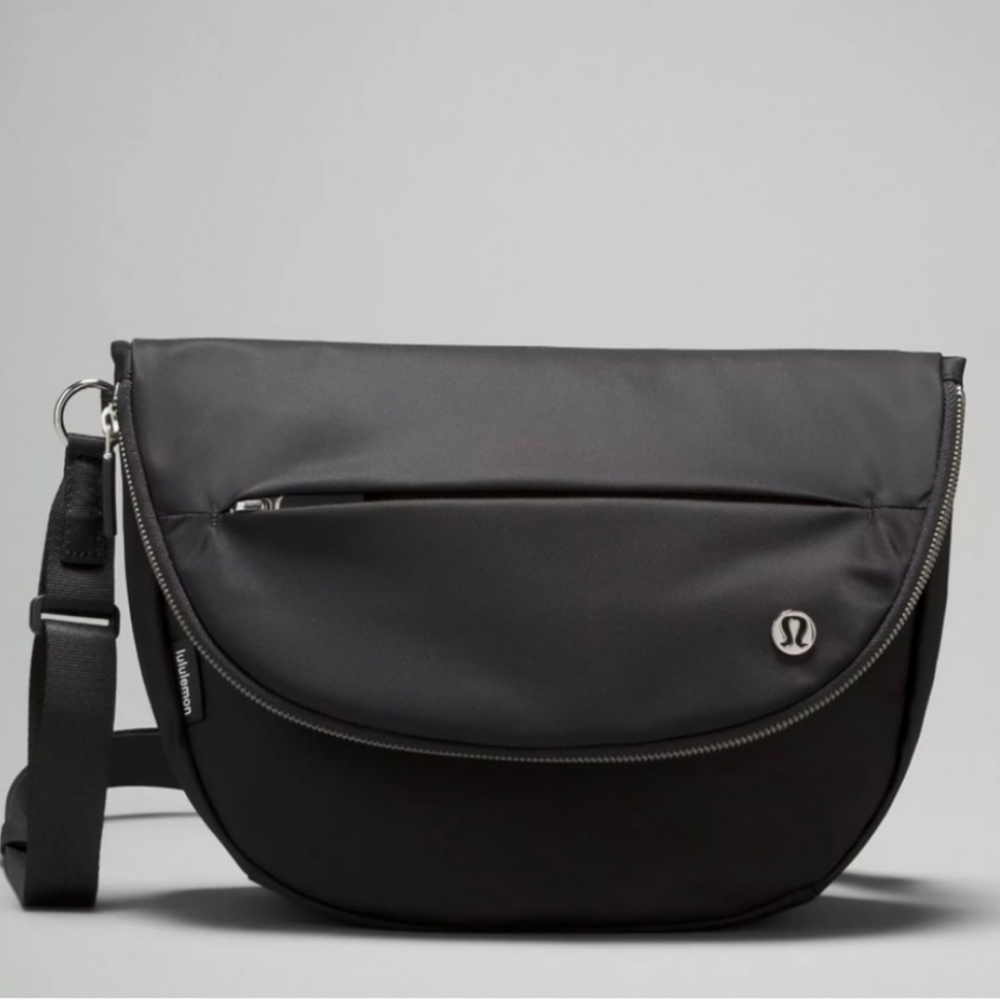 Lululemon All Night Festival 5L Bag Black and Silver USED LIKE NEW